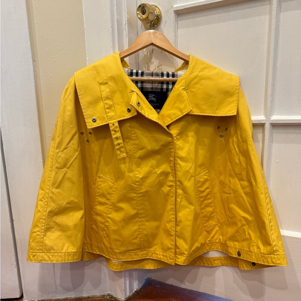 Adorable yellow Burberry Trench poncho/cape